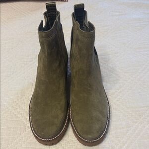 Vince Camuto suede ankle booties. EXCELLENT CONDITION